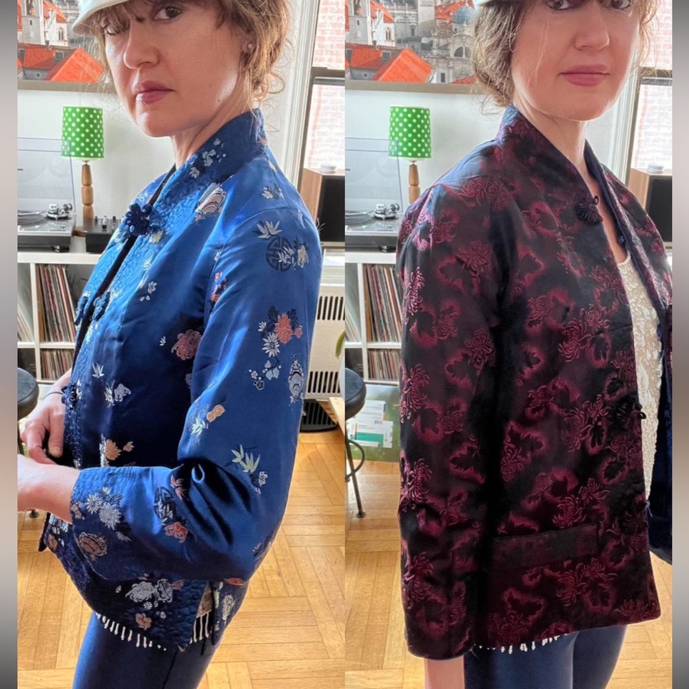 Vtg Reversible Oriental Blue and red silk blazer. Sz small. Two front pockets
